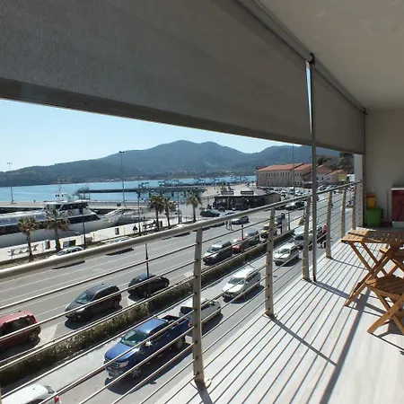 Seafront Apartament *
